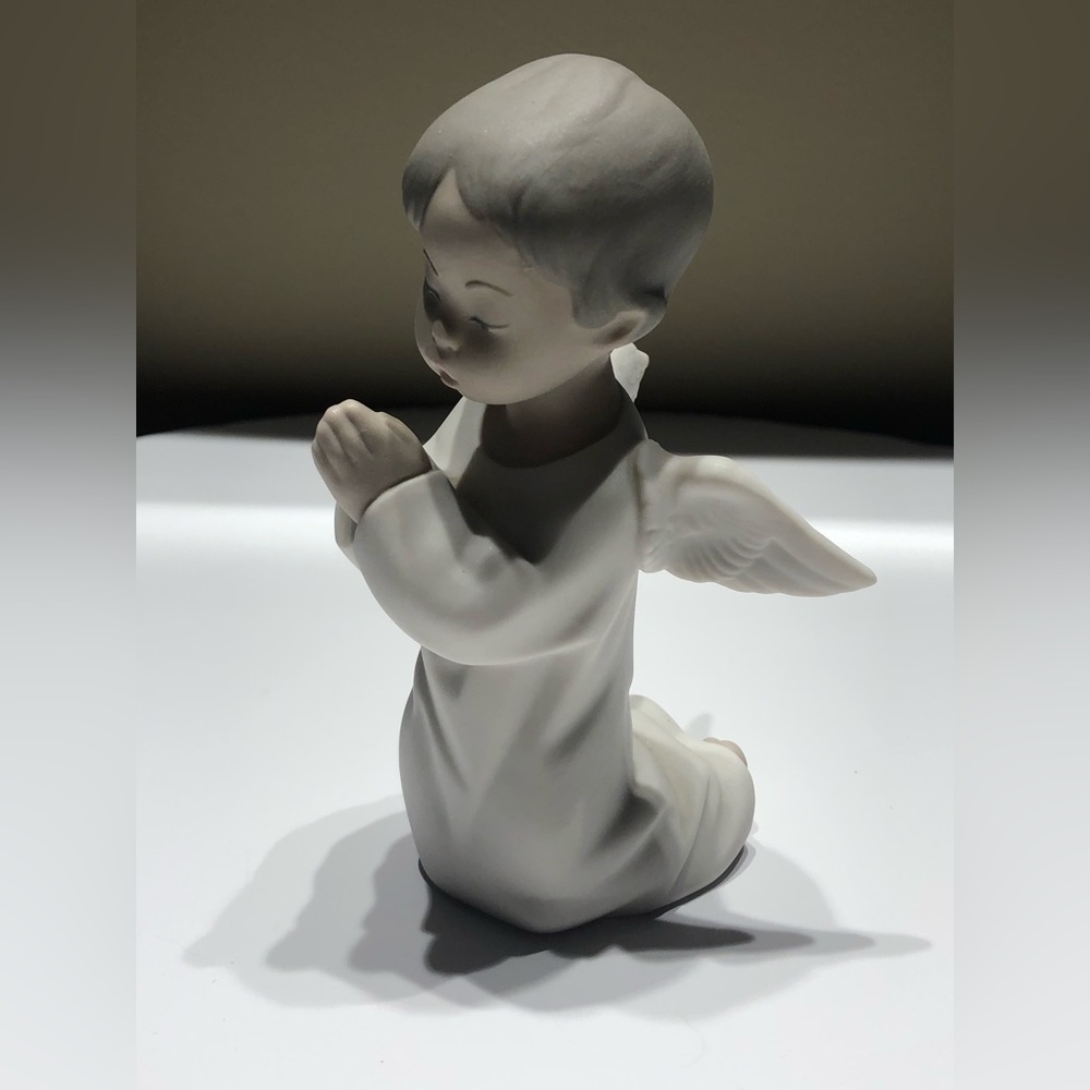 Lladró Vintage Porcelain Kneeling Praying Angel Boy Figurine